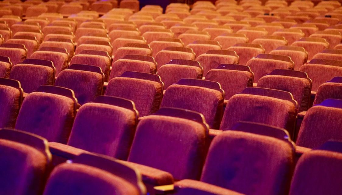sál divadla